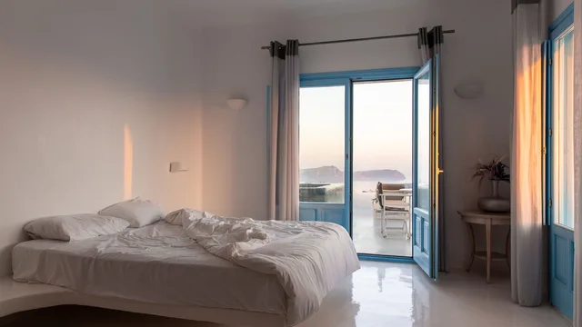 Airbnb, Booking, VRBO και ΑΑΔΕ: ποια δεδομένα διασταυρώνονται και πότε η εκμετάλλευση τριών ακινήτων θεωρείται επιχειρηματική δραστηριότητα
