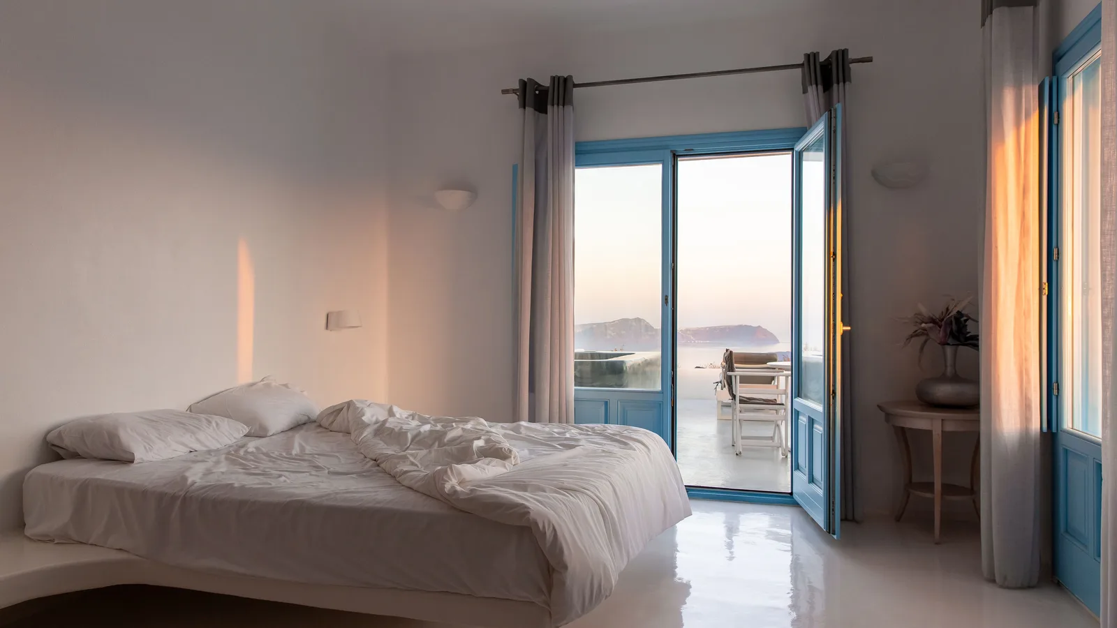 Airbnb, Booking, VRBO και ΑΑΔΕ: ποια δεδομένα διασταυρώνονται και πότε η εκμετάλλευση τριών ακινήτων θεωρείται επιχειρηματική δραστηριότητα