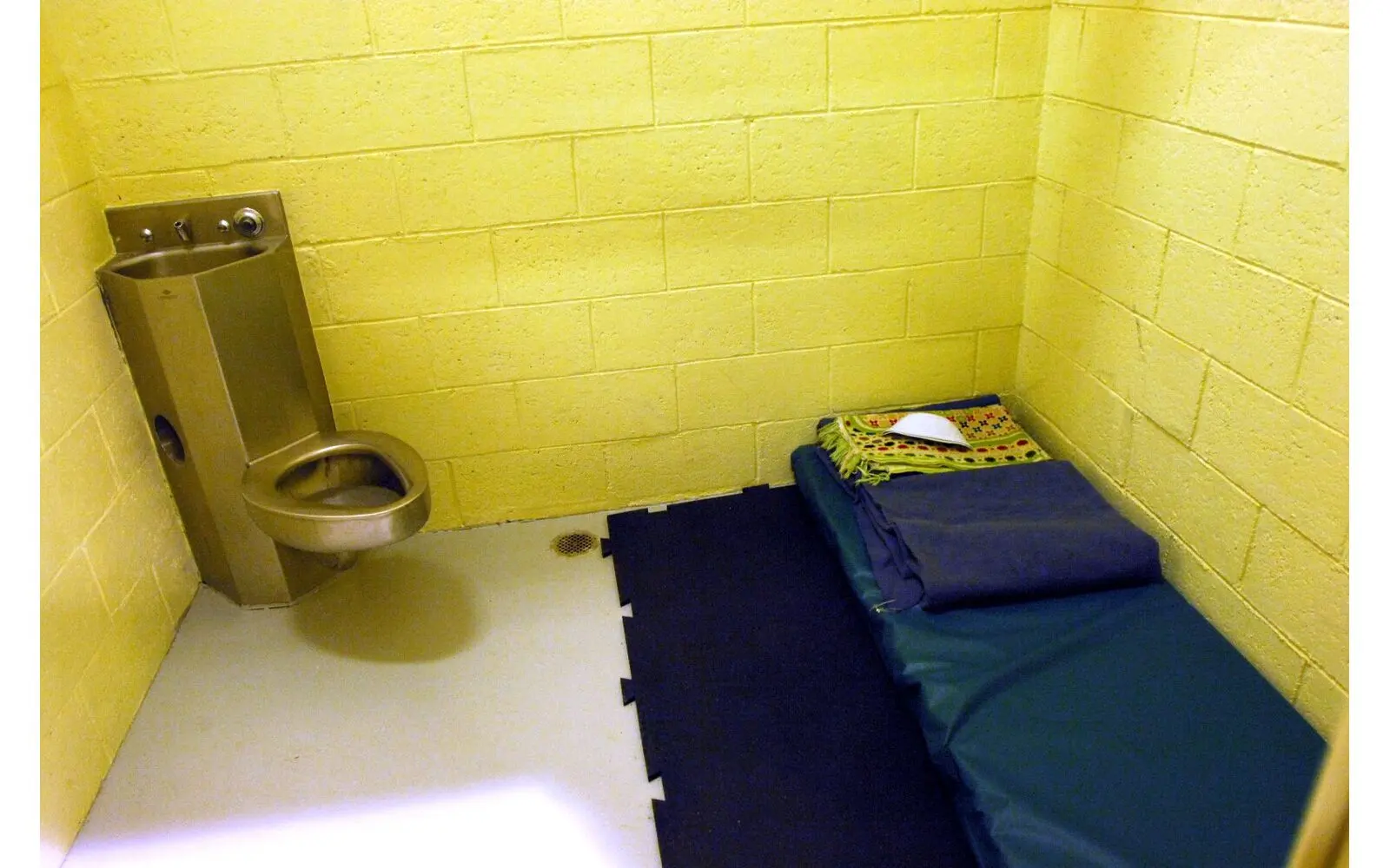 Judicial power, pretrial detention and public authority